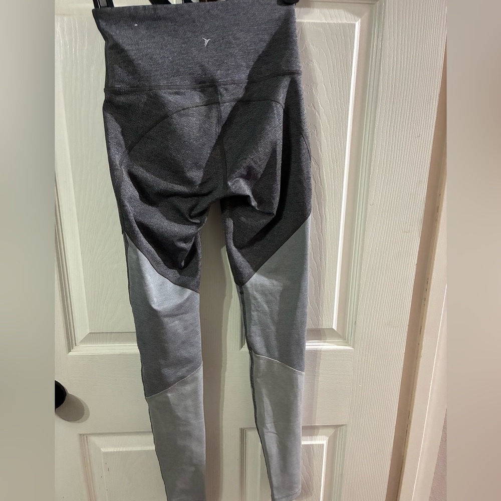 Old Navy Women’s XS Athletic Leggings - Picture 4 of 4